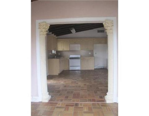 840 SE 4 St, Hialeah, FL 33010 photo 4