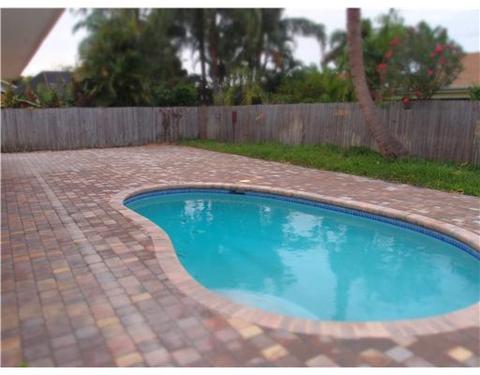 82 Cedar Cr, Boynton Beach, FL 33436 photo 11