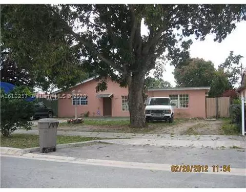 580 E 30 St, Hialeah, FL 33013 photo 1