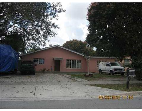 580 E 30 St, Hialeah, FL 33013 photo 2