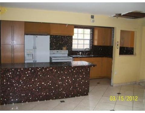 472 SE 6 St, Hialeah, FL 33010 photo 4