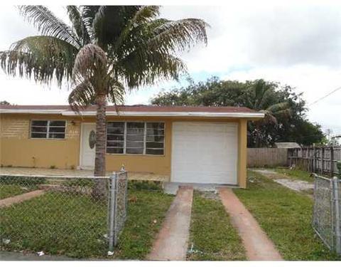 818 W 45 Pl, Hialeah, FL 33012 photo 2