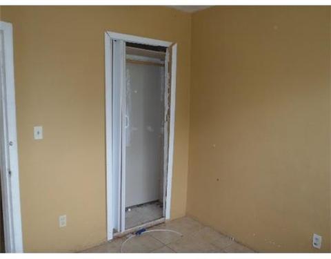 818 W 45 Pl, Hialeah, FL 33012 photo 8