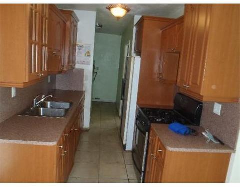 818 W 45 Pl, Hialeah, FL 33012 photo 5