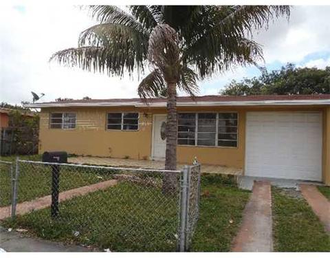 818 W 45 Pl, Hialeah, FL 33012 photo 1