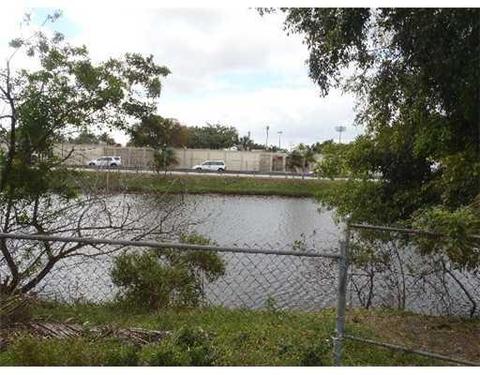818 W 45 Pl, Hialeah, FL 33012 photo 19