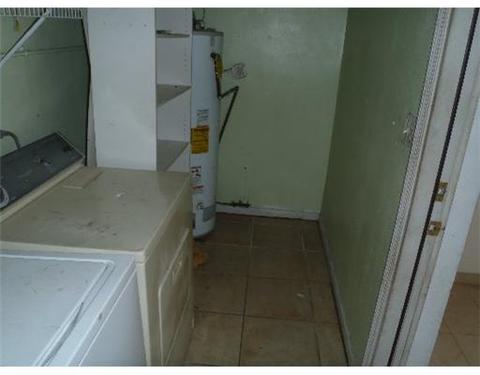818 W 45 Pl, Hialeah, FL 33012 photo 6