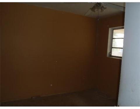 818 W 45 Pl, Hialeah, FL 33012 photo 11
