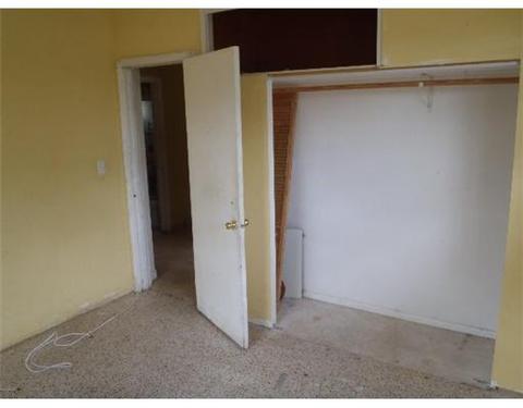 818 W 45 Pl, Hialeah, FL 33012 photo 10
