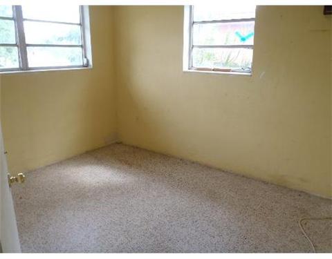 818 W 45 Pl, Hialeah, FL 33012 photo 9