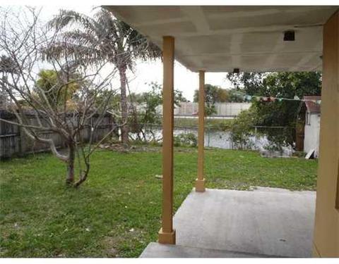 818 W 45 Pl, Hialeah, FL 33012 photo 18