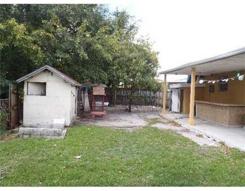 818 W 45 Pl, Hialeah, FL 33012 photo 16