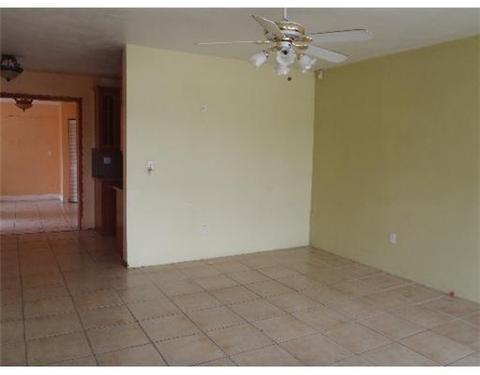 818 W 45 Pl, Hialeah, FL 33012 photo 3