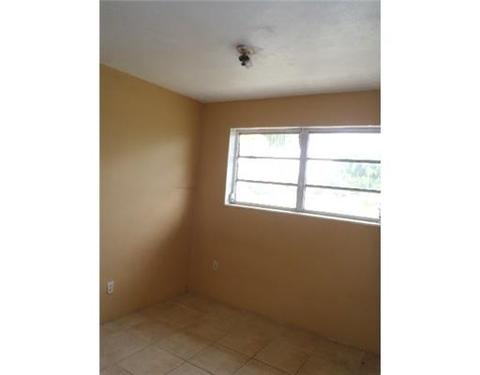 818 W 45 Pl, Hialeah, FL 33012 photo 7