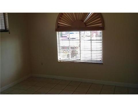 3149 W 77 Pl, Hialeah, FL 33016 photo 4