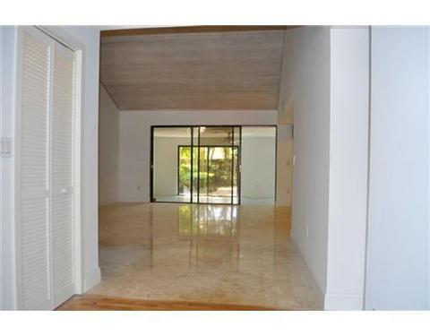 Undisclosed, Miami, FL 33155 photo 6