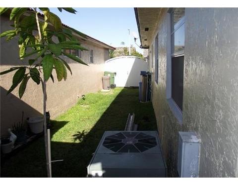 6898 W 30 Ct, Hialeah, FL 33016 photo 18