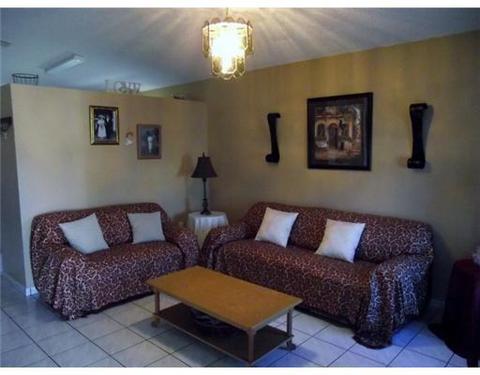 6898 W 30 Ct, Hialeah, FL 33016 photo 4