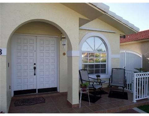 6898 W 30 Ct, Hialeah, FL 33016 photo 2