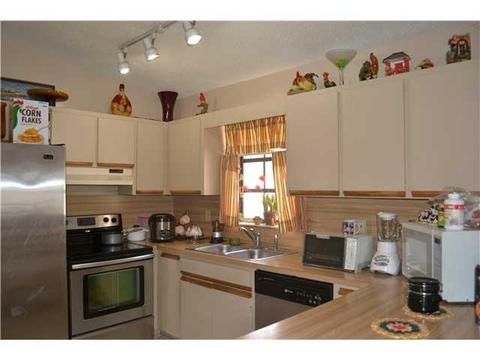 2477 W 70 Pl, Hialeah, FL 33016 photo 2