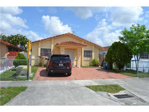 2477 W 70 Pl, Hialeah, FL 33016 photo 1