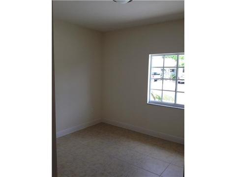 680 E 6 Pl, Hialeah, FL 33010 photo 9