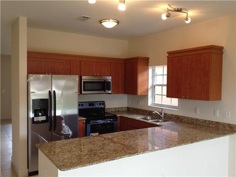 680 E 6 Pl, Hialeah, FL 33010 photo 2