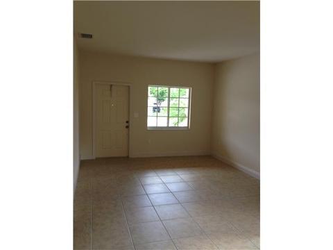680 E 6 Pl, Hialeah, FL 33010 photo 4