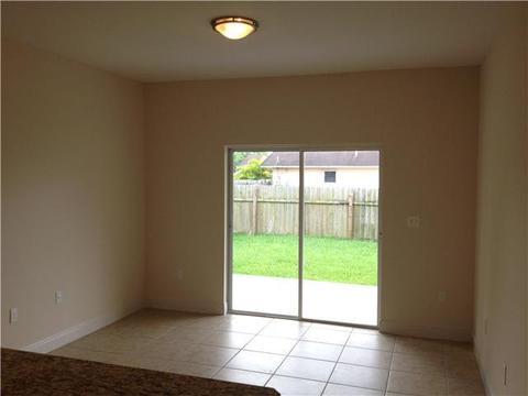680 E 6 Pl, Hialeah, FL 33010 photo 3