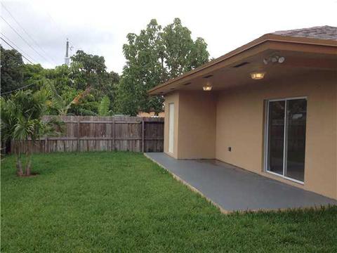 680 E 6 Pl, Hialeah, FL 33010 photo 10