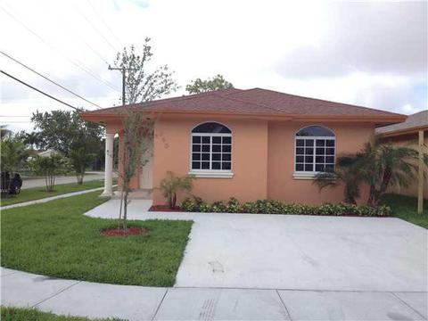 690 E 6 Pl, Hialeah, FL 33010 photo 1