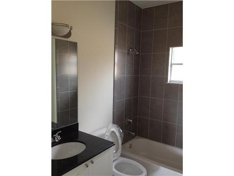 690 E 6 Pl, Hialeah, FL 33010 photo 6