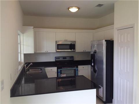 690 E 6 Pl, Hialeah, FL 33010 photo 2