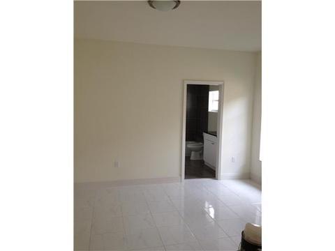 690 E 6 Pl, Hialeah, FL 33010 photo 7