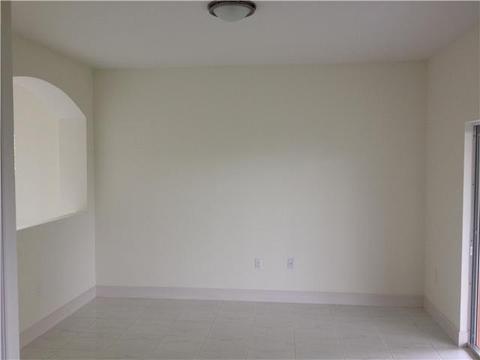 690 E 6 Pl, Hialeah, FL 33010 photo 3