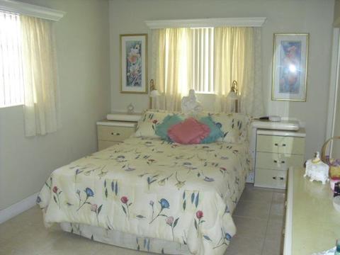 635 W 71 Pl, Hialeah, FL 33014 photo 5
