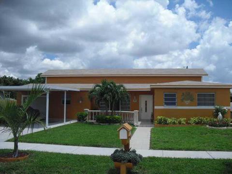 635 W 71 Pl, Hialeah, FL 33014 photo 1