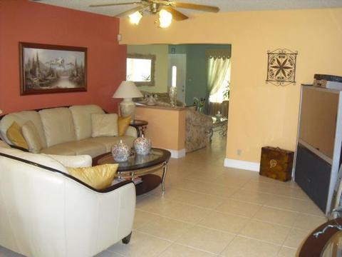 635 W 71 Pl, Hialeah, FL 33014 photo 13