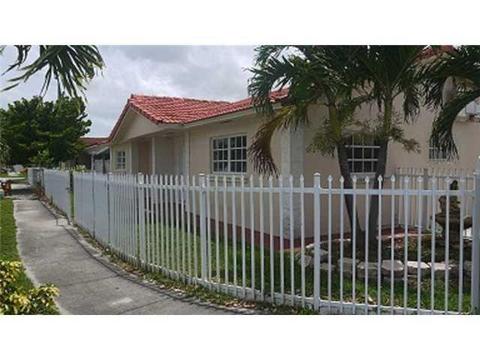 2602 W 71 Pl, Hialeah, FL 33016 photo 2
