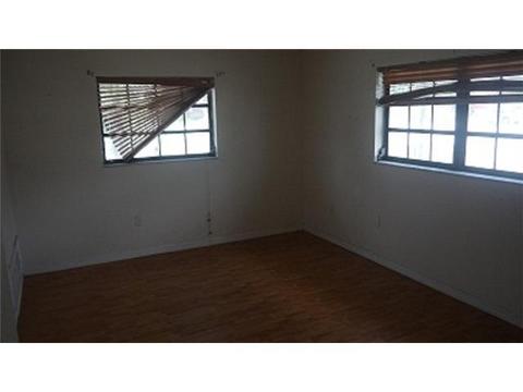 2602 W 71 Pl, Hialeah, FL 33016 photo 5