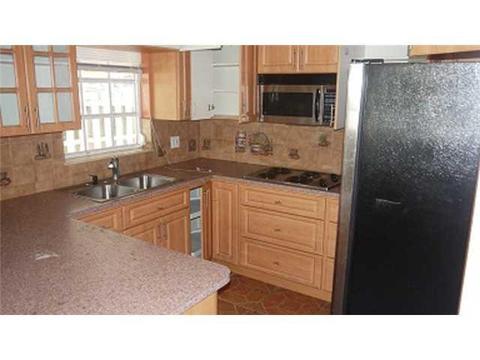 2602 W 71 Pl, Hialeah, FL 33016 photo 8