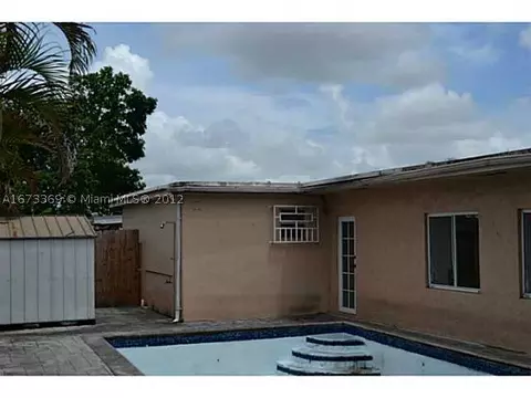 1031 W 55 Pl, Hialeah, FL 33012 photo 8