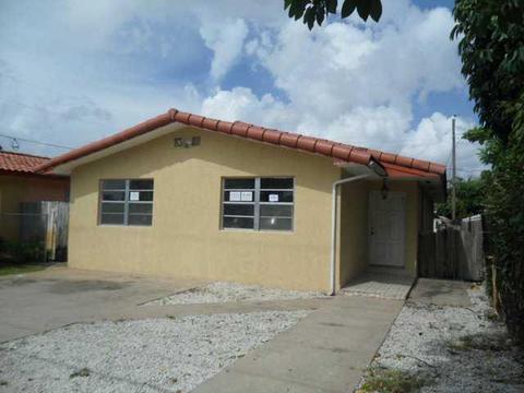 4310 E 9 Ct, Hialeah, FL 33013 photo 1