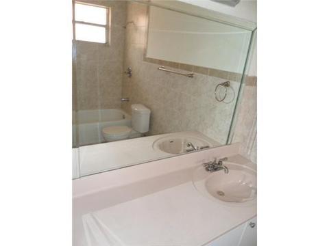 4310 E 9 Ct, Hialeah, FL 33013 photo 8