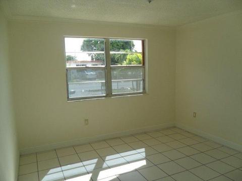 4310 E 9 Ct, Hialeah, FL 33013 photo 9
