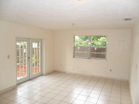 4310 E 9 Ct, Hialeah, FL 33013 photo 5