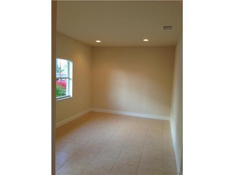 4755 E 4 Ave, Hialeah, FL 33013 photo 3
