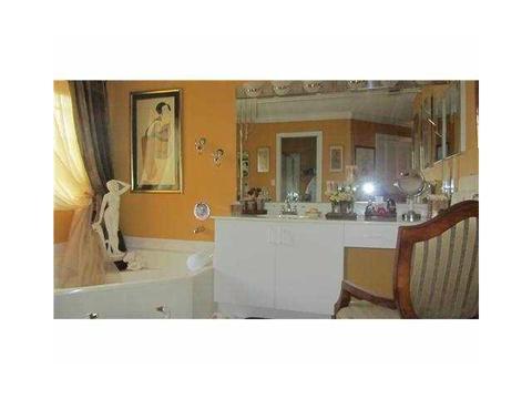 Undisclosed, Hialeah, FL 33018 photo 10
