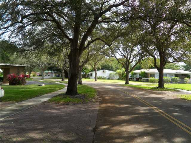 415 S 57th Way, Hollywood, FL 33023 photo 1
