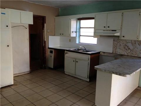 2634 W 8 Ct, Hialeah, FL 33010 photo 2